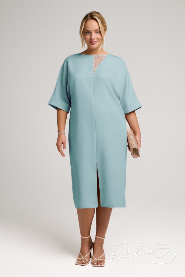 Свободное платье свежего оттенка с коротким рукавом и блестящей вставкой на декольте - ЭТЕРИ | Paulain