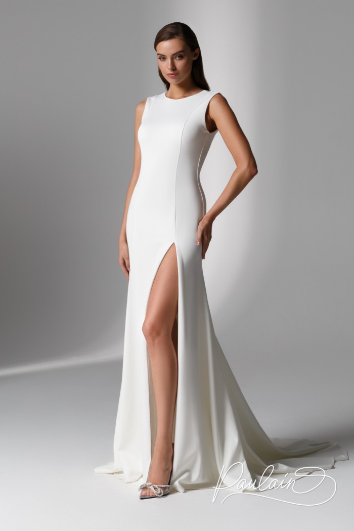 Эффектное белое платье в стиле минимализм без рукава со шлейфом - ИЛАНА | Paulain