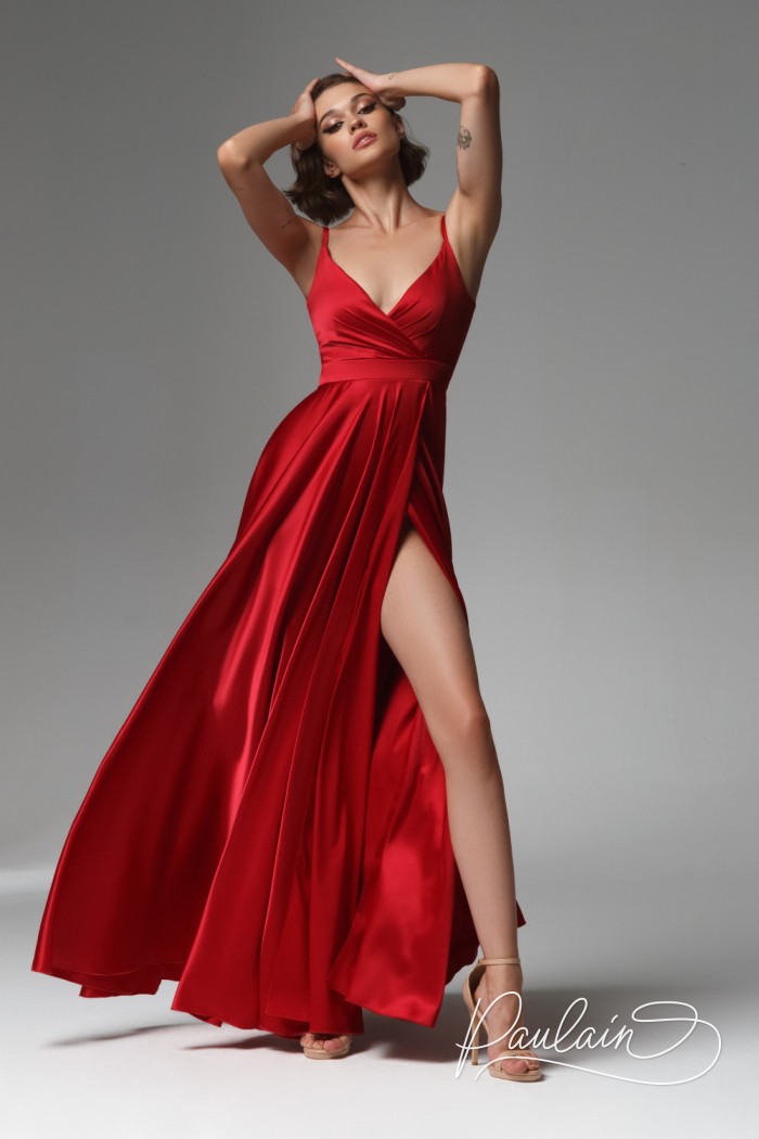 Эффектное красное платье с сексуальным декольте и высоким разрезом по ноге - НИССА | Paulain