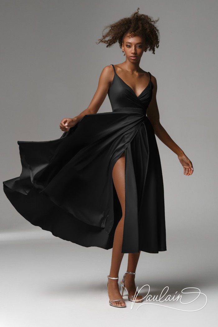 Черное коктейльное платье с глубоким вырезом на бретелях - НИССА МИДИ | Paulain