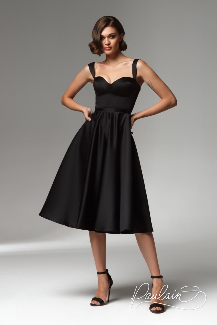 Модное черное коктейльное платье на лямках с открытым декольте - ТАТИ МИДИ | Paulain
