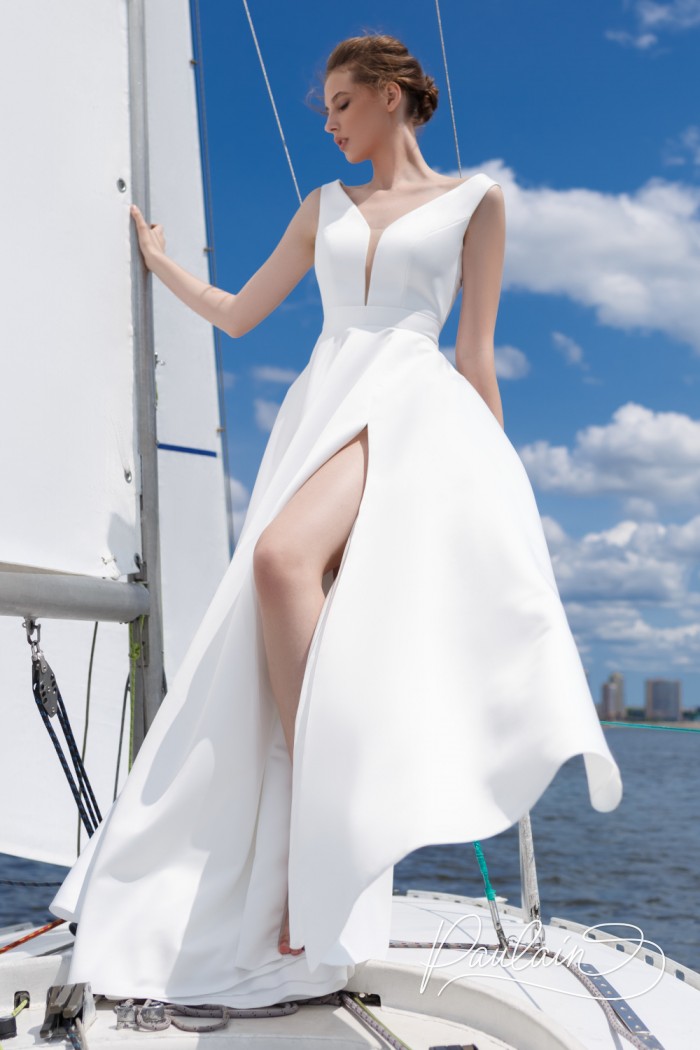 Белое вечернее платье с V-образным вырезом и разрезом по ноге без рукава - ХЬЮ | Paulain