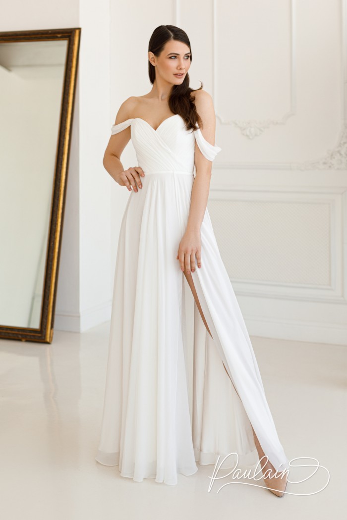 Легкое длинное свадебное платье на корсете с высоким разрезом и спущенным рукавом - МАРАЙЯ | Paulain