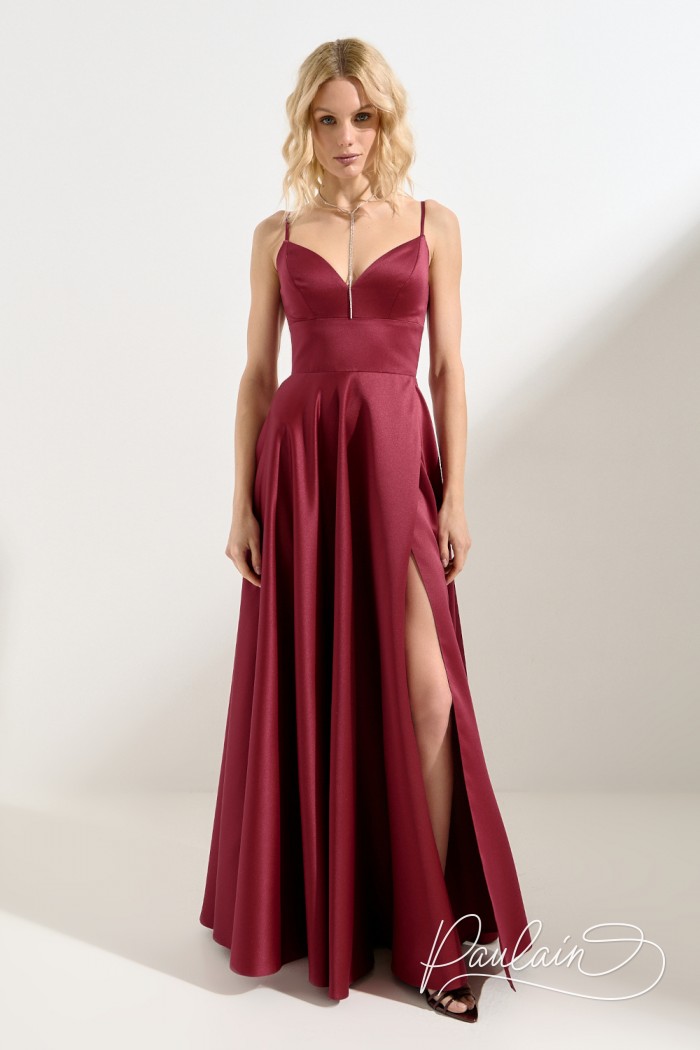 Длинное атласное платье оттенка марсала на тонких бретелях и разрезом по ноге - БЕЗУПРЕЧНЫЙ ВКУС | Paulain