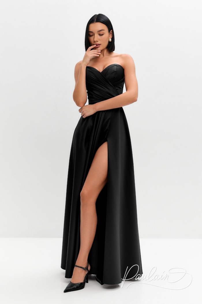 Атласное черное платье в пол классического А-силуэт на шнуровке и открытыми плечами - РОССА МАКСИ | Paulain