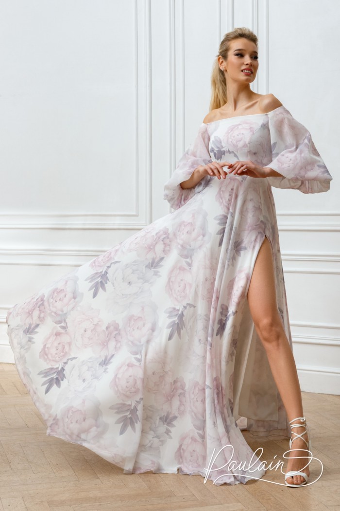 Длинное платье нежного цвета с высоким разрезом и пышными рукавами - ПИОНА | Paulain