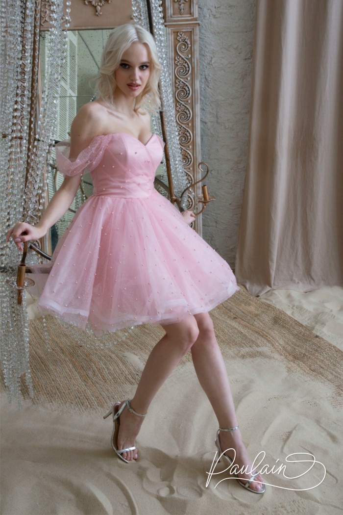 Открытое платье розового цвета с короткой пышной юбкой - РОКСИ | Paulain