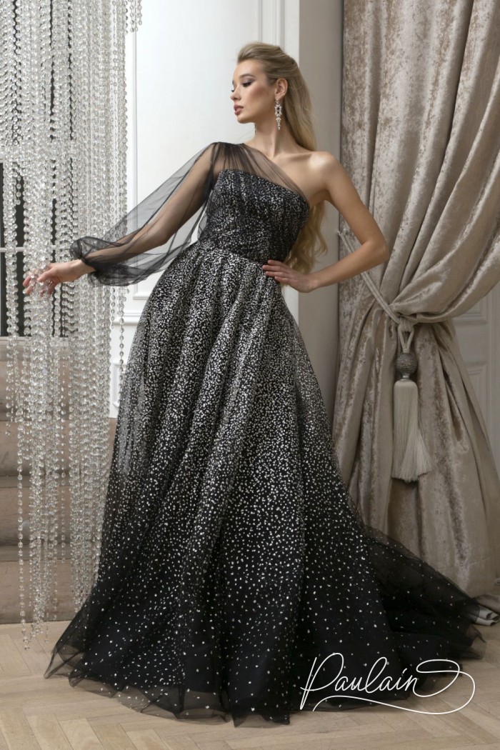 Шикарное вечернее платье с глиттерным напылением с асимметричным рукавом и шлейфом - ДЕВА | Paulain
